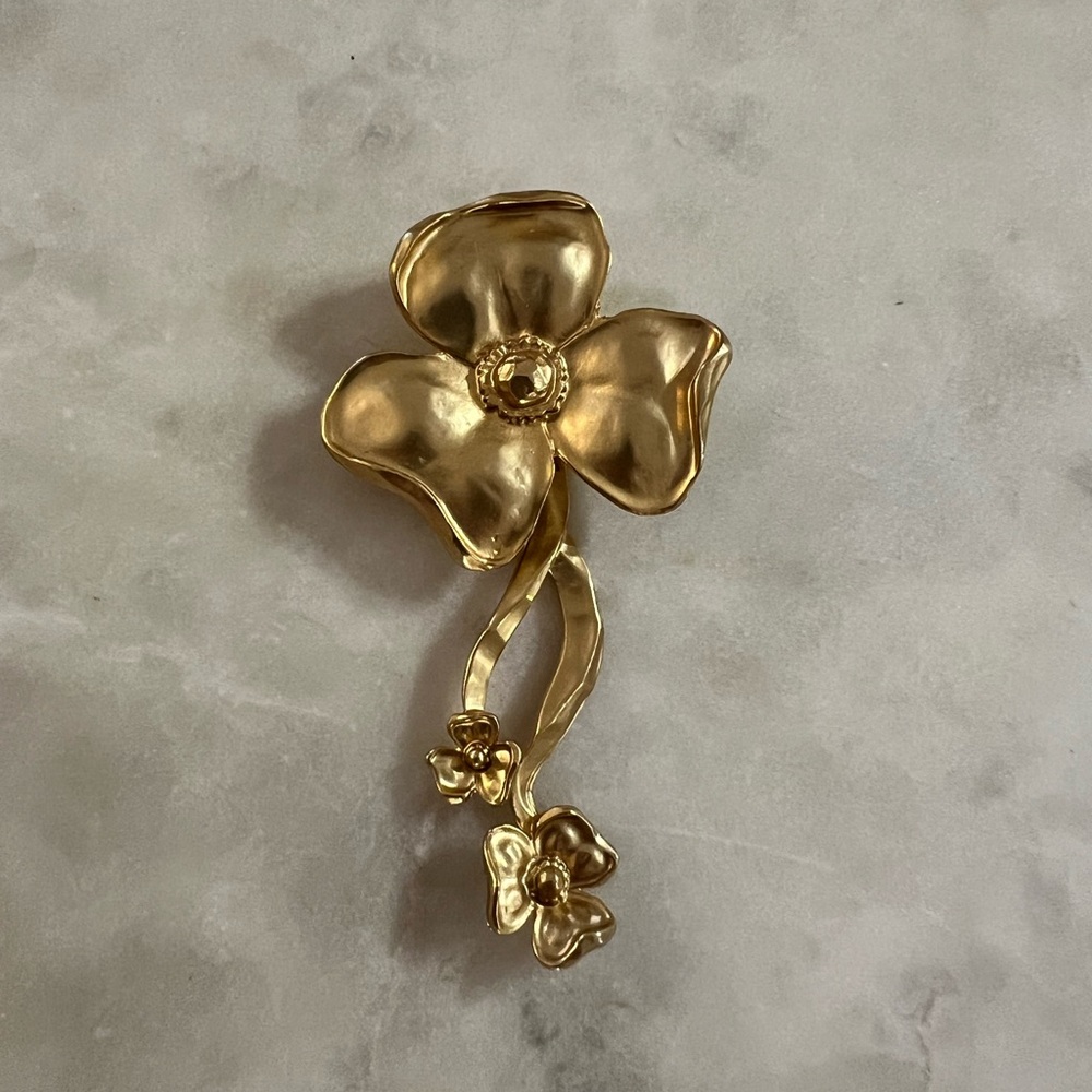 Vintage, gold tone brooch.